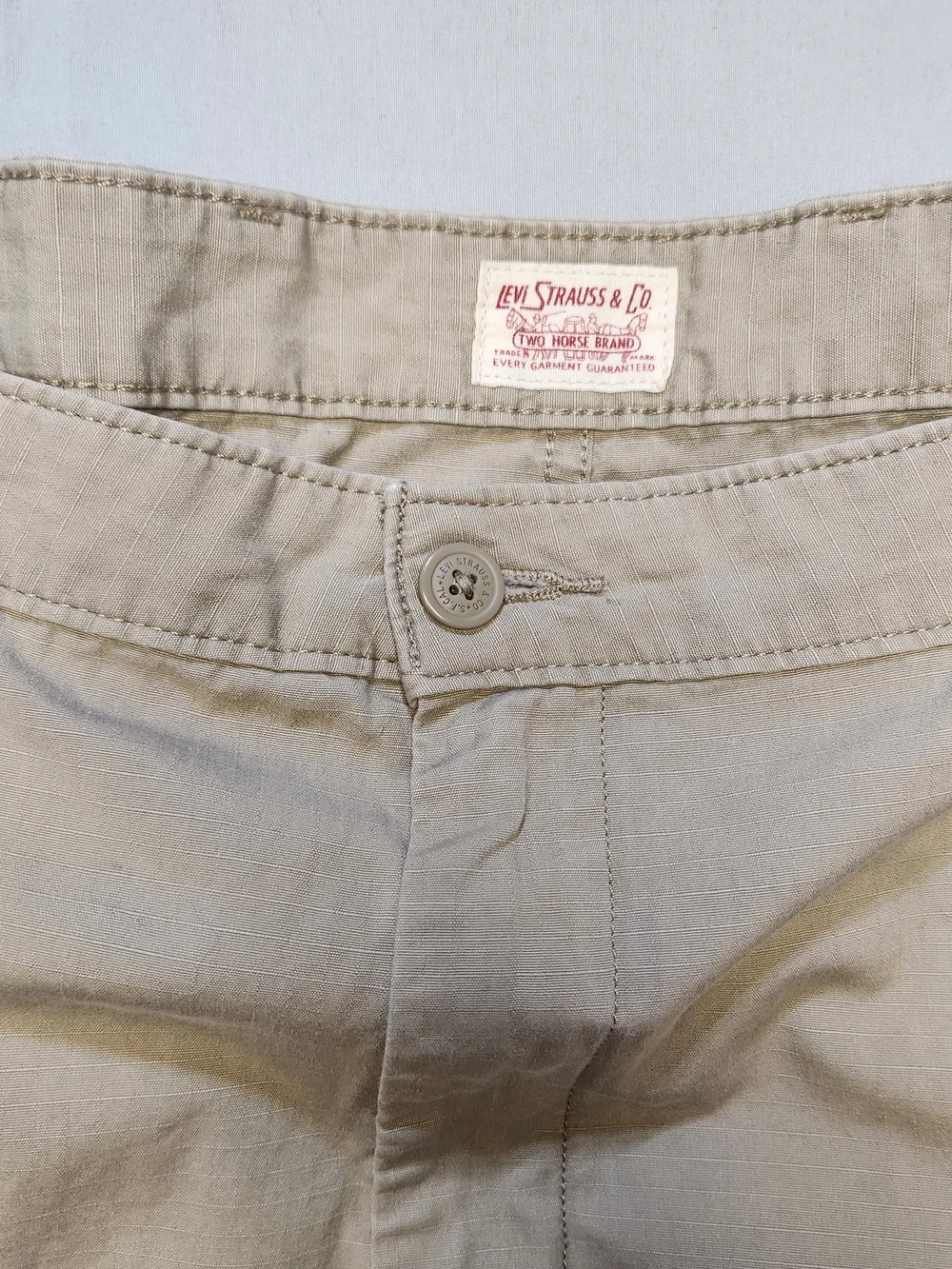 Levi's Cargo Shorts Size 48 Beige Tan Khaki 100% Cotton Hiking Outdoor Gorpcore